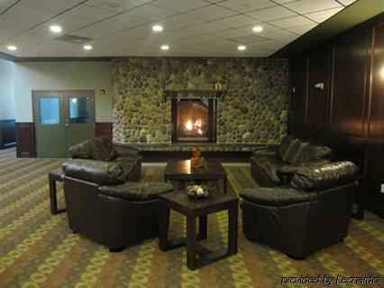 Chateau Nova Hotel Форт Мак-Муррей Интерьер фото