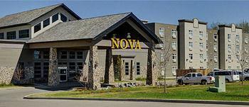 Chateau Nova Hotel Форт Мак-Муррей Экстерьер фото